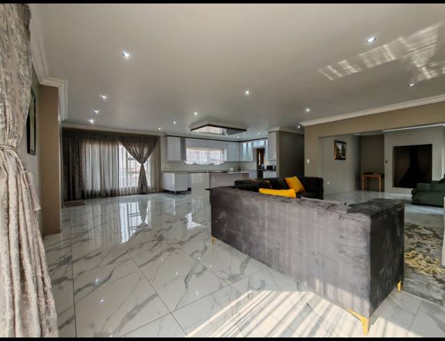 3 BEDROOM HOUSE FOR SALE IN THREE RIVERS EAST